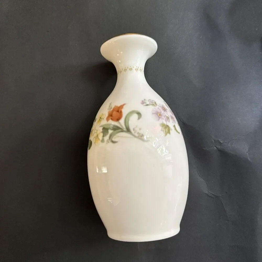Wedgwood Bud Vase‎ White Mirabelle